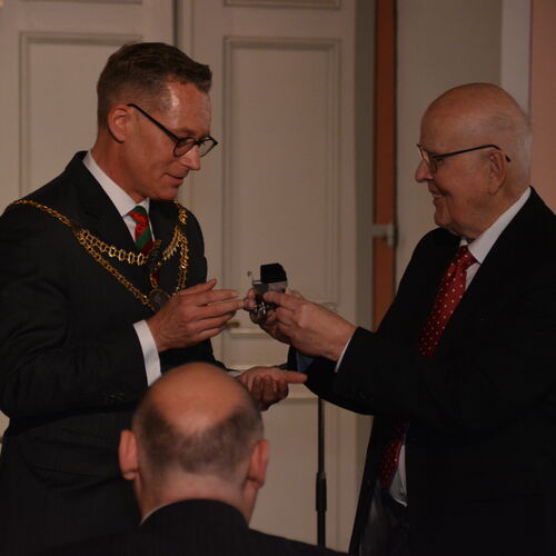 Foto 08 - Ehrenbürgerschaft an Ernst-Albert Naether verliehen