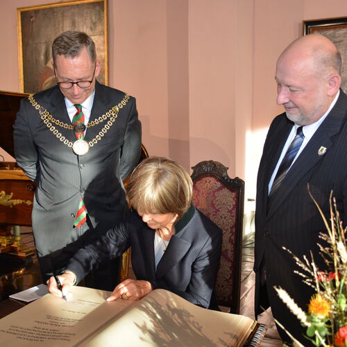 Foto 04 - Ehrenbürgerschaft an Ernst-Albert Naether verliehen