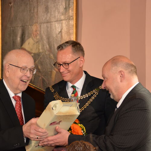 Foto 15 - Ehrenbürgerschaft an Ernst-Albert Naether verliehen